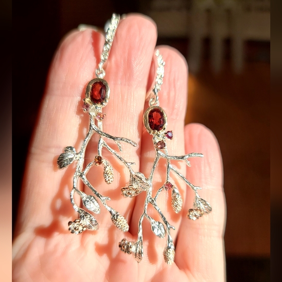 Gorgeous deep red Garnets & little red Tourmaline pinecone branch earrings - Picture 7 of 7